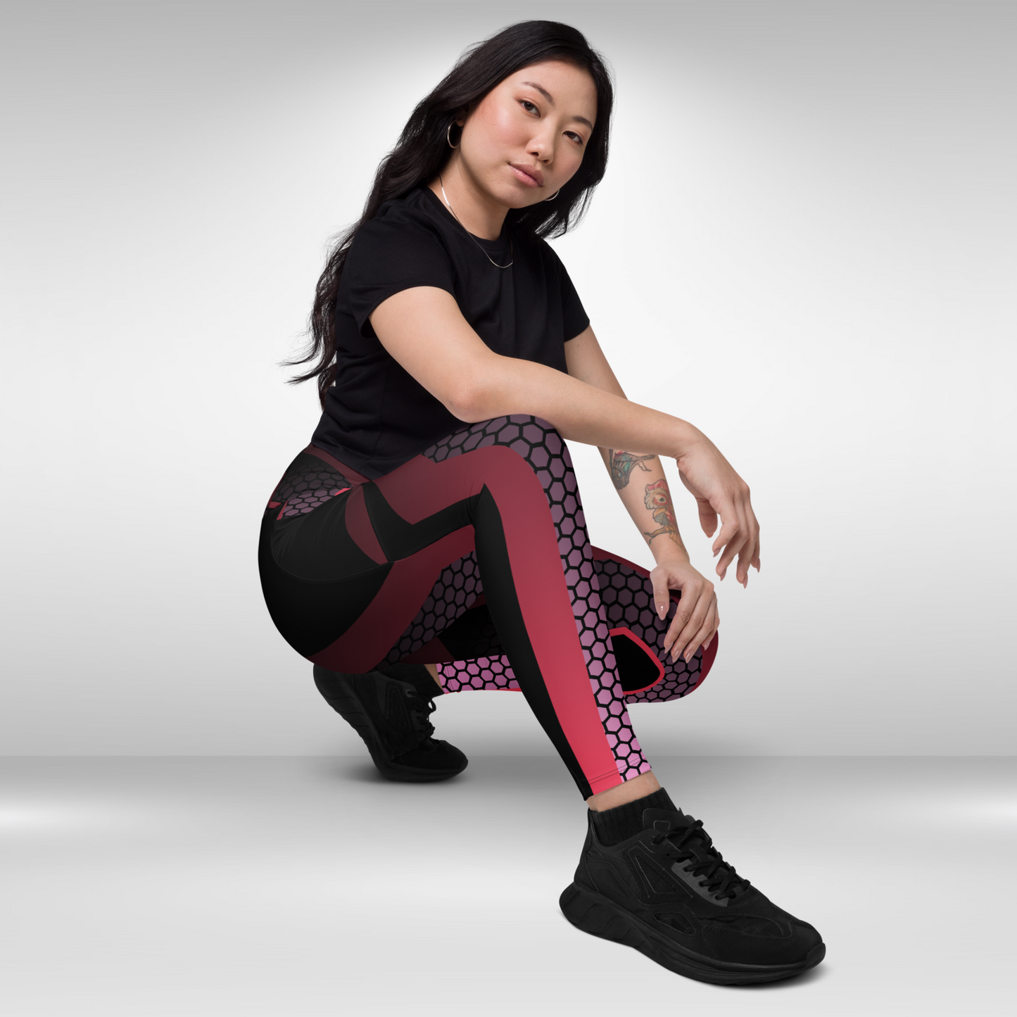 Women Gym Legging With Pockets - Black Geometric Print